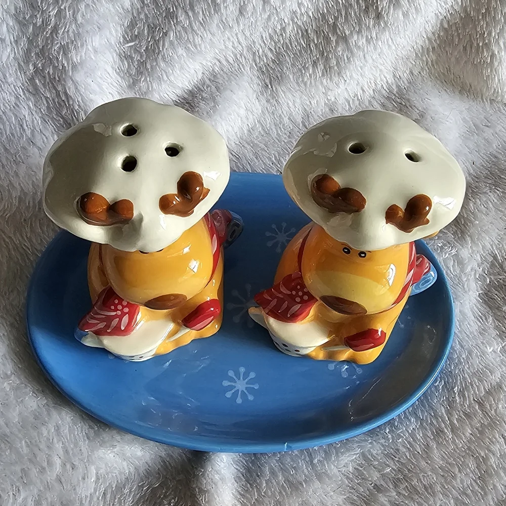 Temp-tations Reindeer Salt and Pepper Shaker Set with Blue Tray
